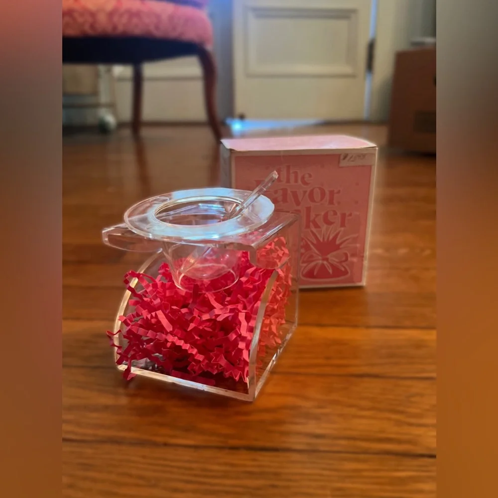 The Favor Maker Gift Box + Pink Fill - Unbranded
